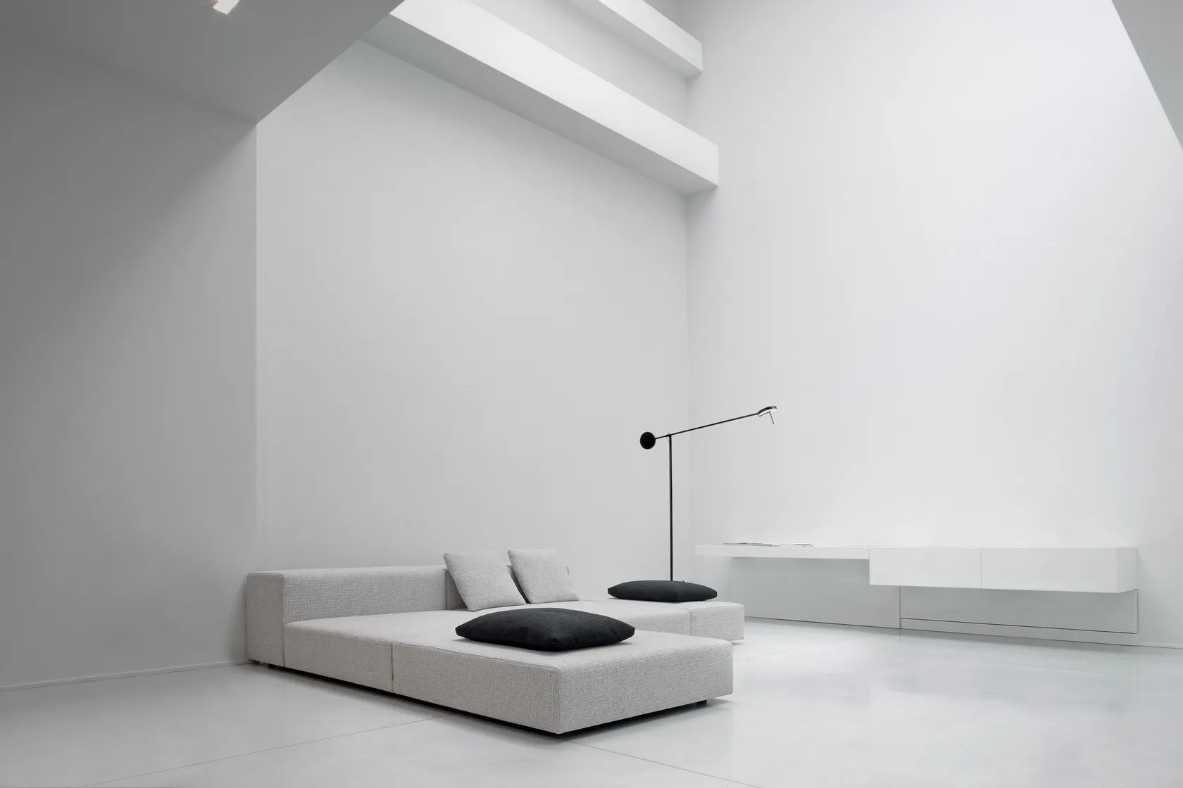 Contemprory LED adjustable floor lamp